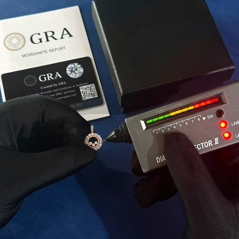 Round Shaped Floating Diamonds Pendent Necklace Round Shaped Floating Diamonds Pendent Necklace