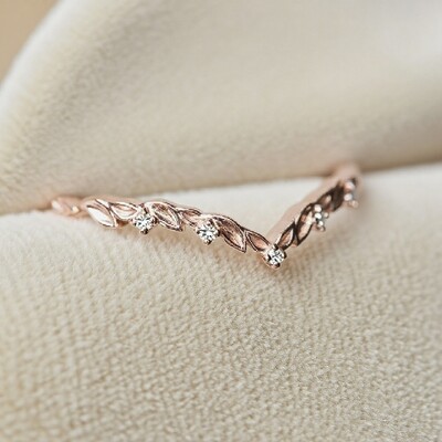 Delicate Leafy Diamond Wedding Band