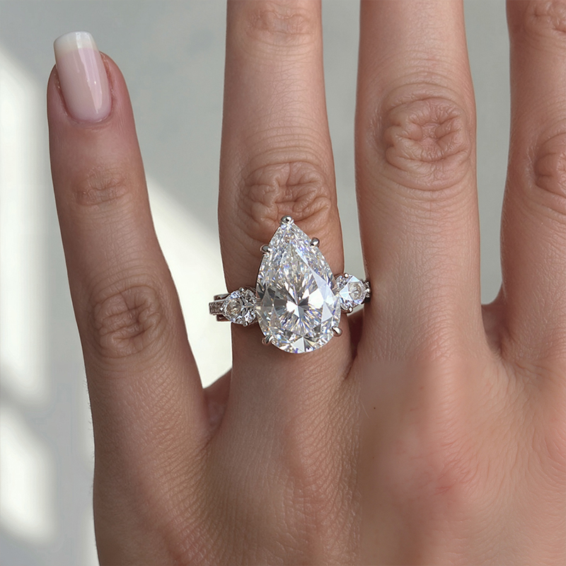 4.2CT Pear Cut VVS Moissanite Three Stone Engagement Ring