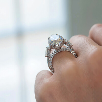 4.2CT Pear Cut VVS Moissanite Three Stone Engagement Ring