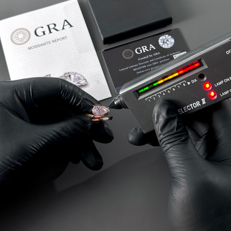 2CT Pear Cut VVS Moissanite Engagement Ring