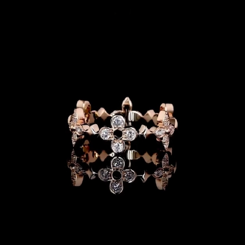 Round Cut VVS Moissanite Four-Leaf Clover Wedding Band