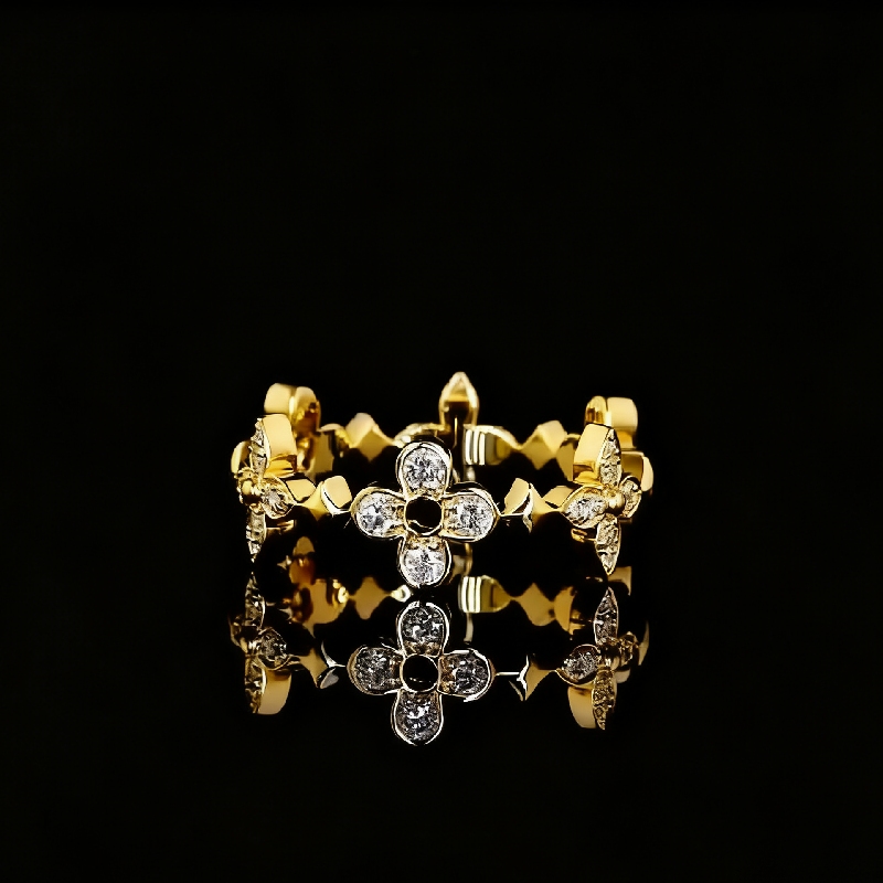 Round Cut VVS Moissanite Four-Leaf Clover Wedding Band