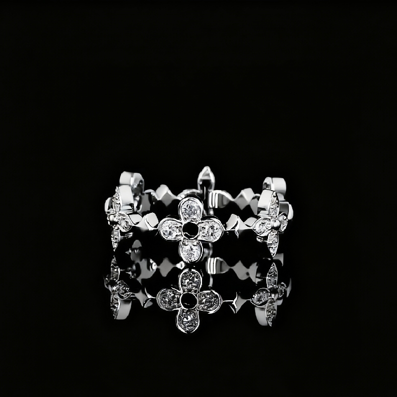 Round Cut VVS Moissanite Four-Leaf Clover Wedding Band