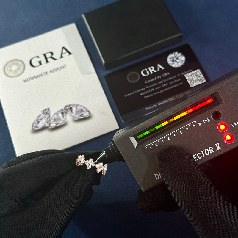 2CT Round Cut  VVS Moissanite Floral Cluster Wedding Band