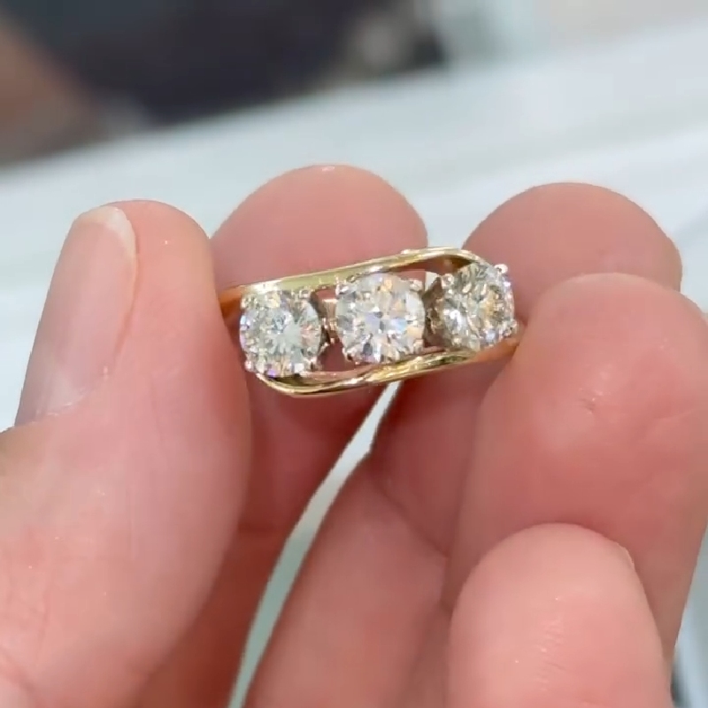 1.8CT Round Cut VVS Moissanite Engagement Ring