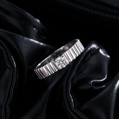 0.3CT Round Cut VVS Moissanite S925 Silver Solitaire Engagement Ring