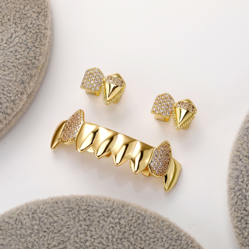 Iced Out Vampire Fang Grillz Set