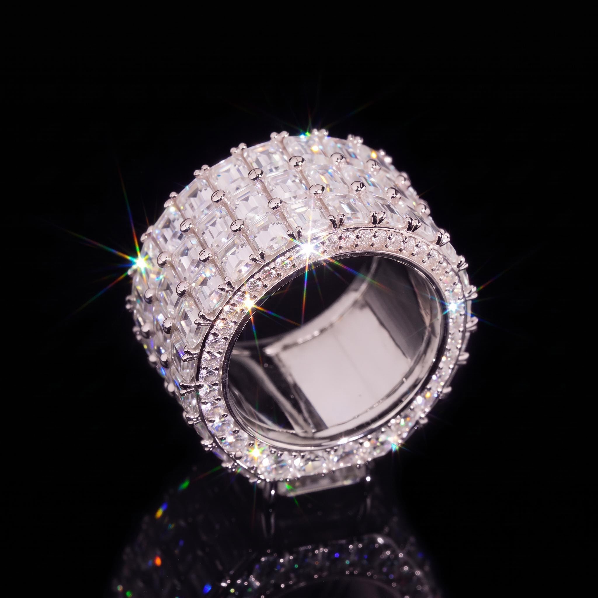925 Silver & VVS1 Moissanite 8CT Emerald Ring 925 Silver & VVS1 Moissanite 8CT Emerald Ring
