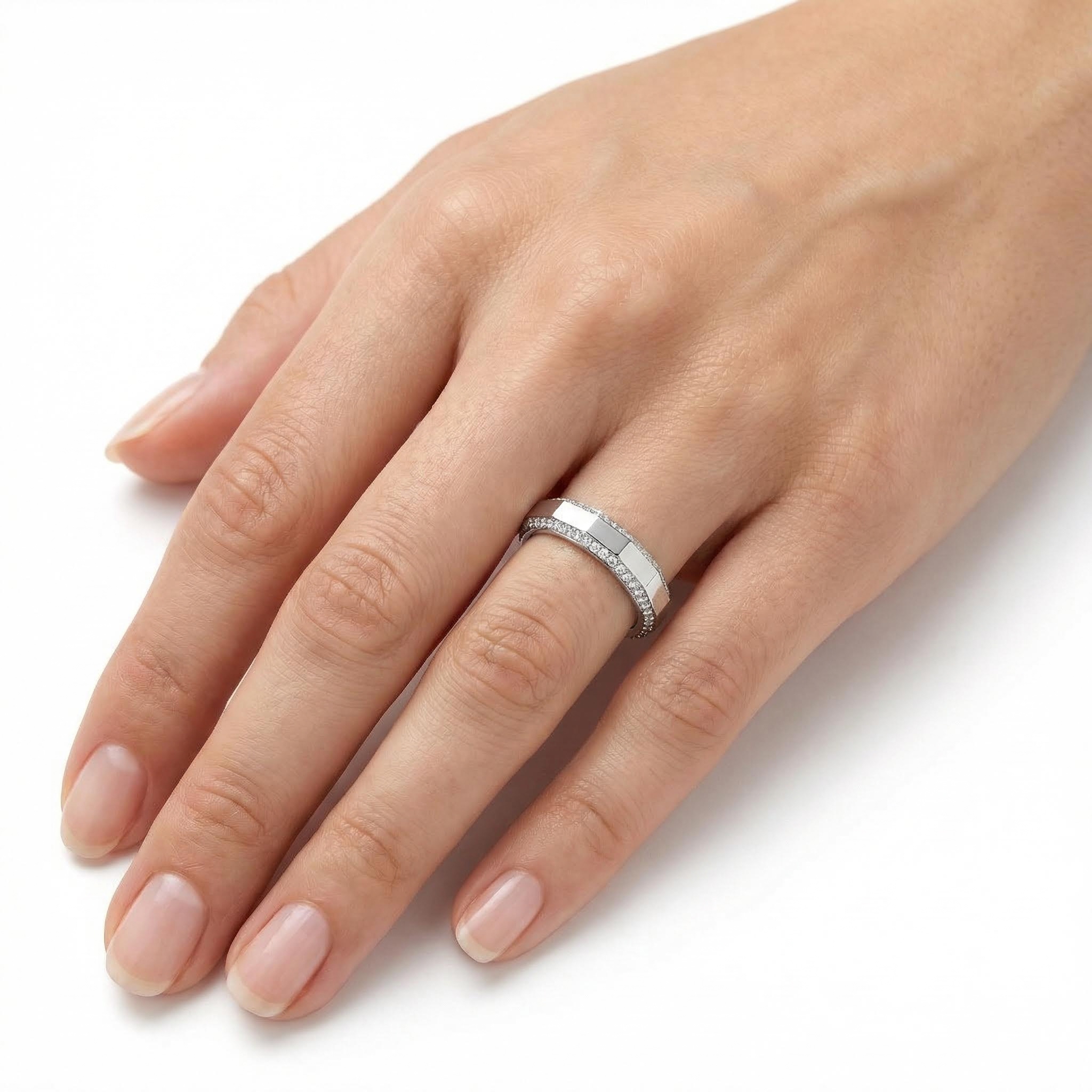 Bevelled Geo-Facetted VVS Moissanite S925 Silver Wedding Ring Bevelled Geo-Facetted VVS Moissanite S925 Silver Wedding Ring