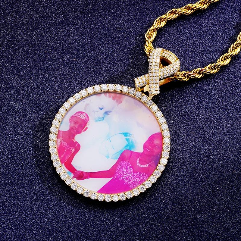 Custom S925 & VVS1 Moissanite Unique Round Picture Pendant Deposit