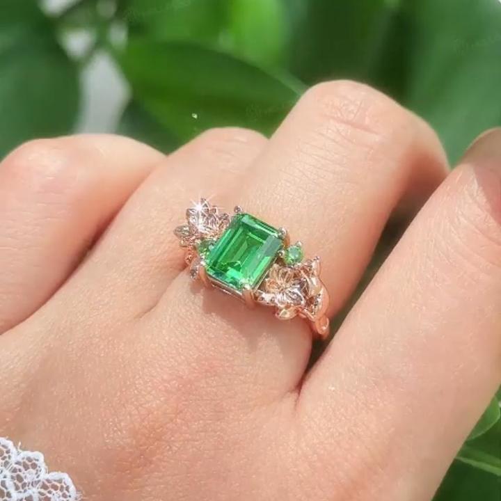 2.08ct. tw. Hydrangea & Cat Motif Green Emerald Cut S925 Silver Engagement Ring 2.08ct. tw. Hydrangea & Cat Motif Green Emerald Cut S925 Silver Engagement Ring