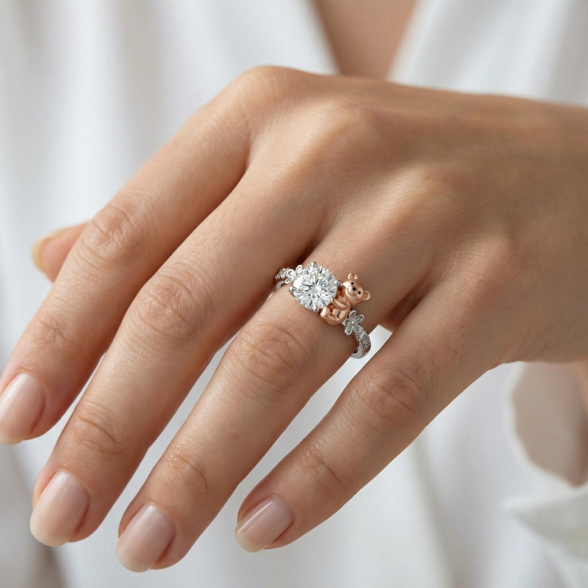 2.2Ct CTW Bear with White Round Cut VVS Moissanite S925 Silver Engagement Ring 2.2Ct CTW Bear with White Round Cut VVS Moissanite S925 Silver Engagement Ring