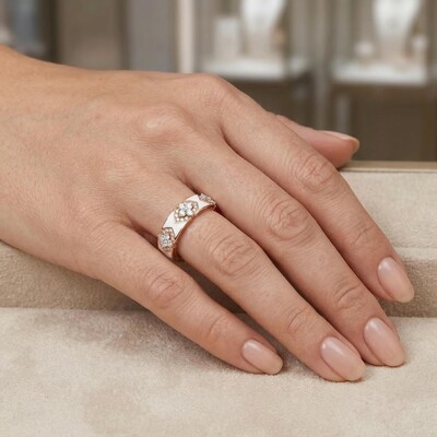 Clover Round Cut with White Enamel Women's Band