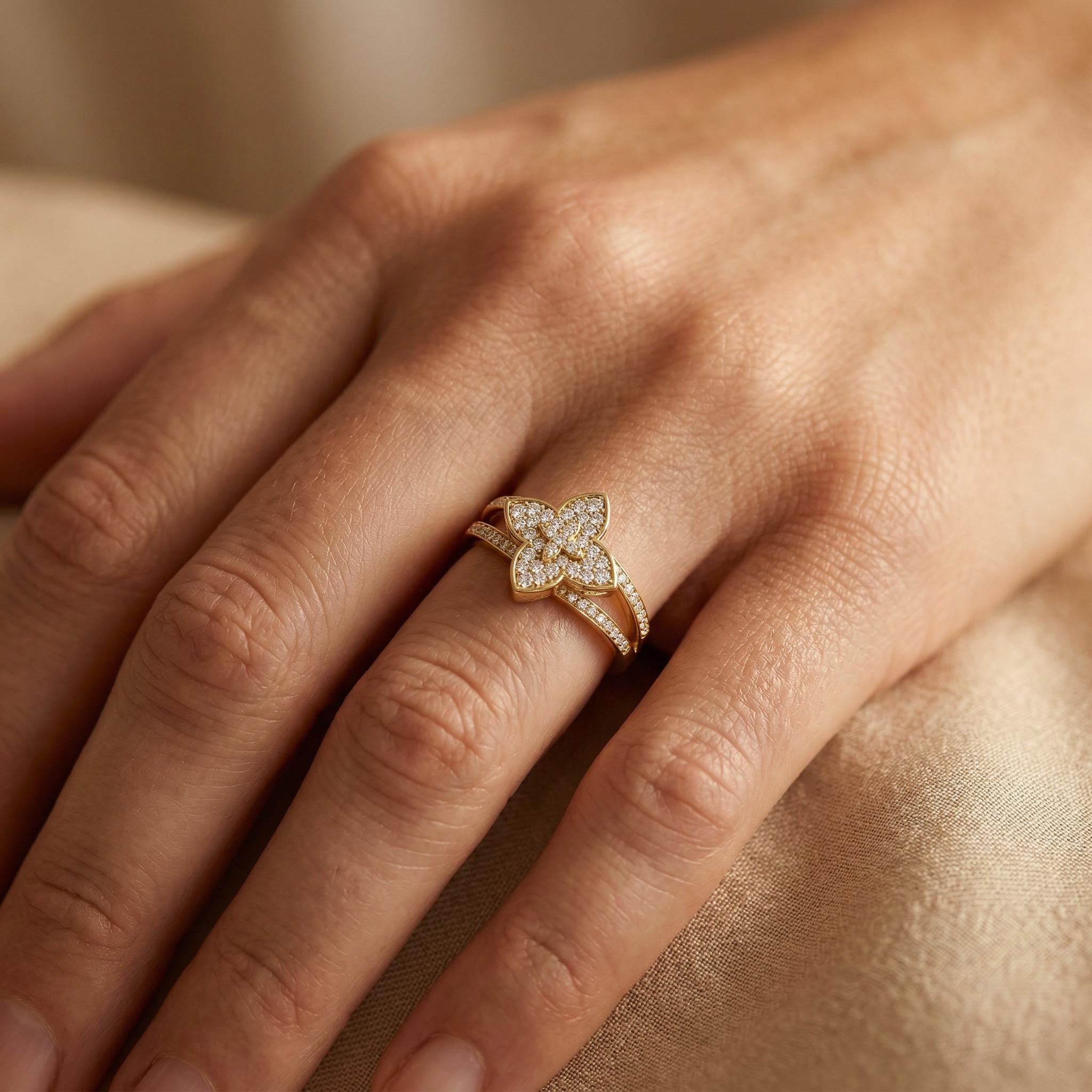 1.5 ct.tw Clover Diamond Paved Round Cut S925 Silver Engagement Ring