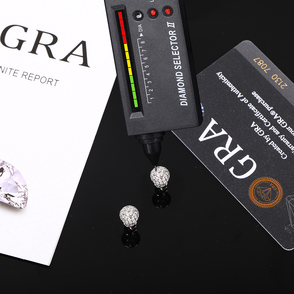 925S & VVS Moissanite Round Stud Earrings 925S & VVS Moissanite Round Stud Earrings