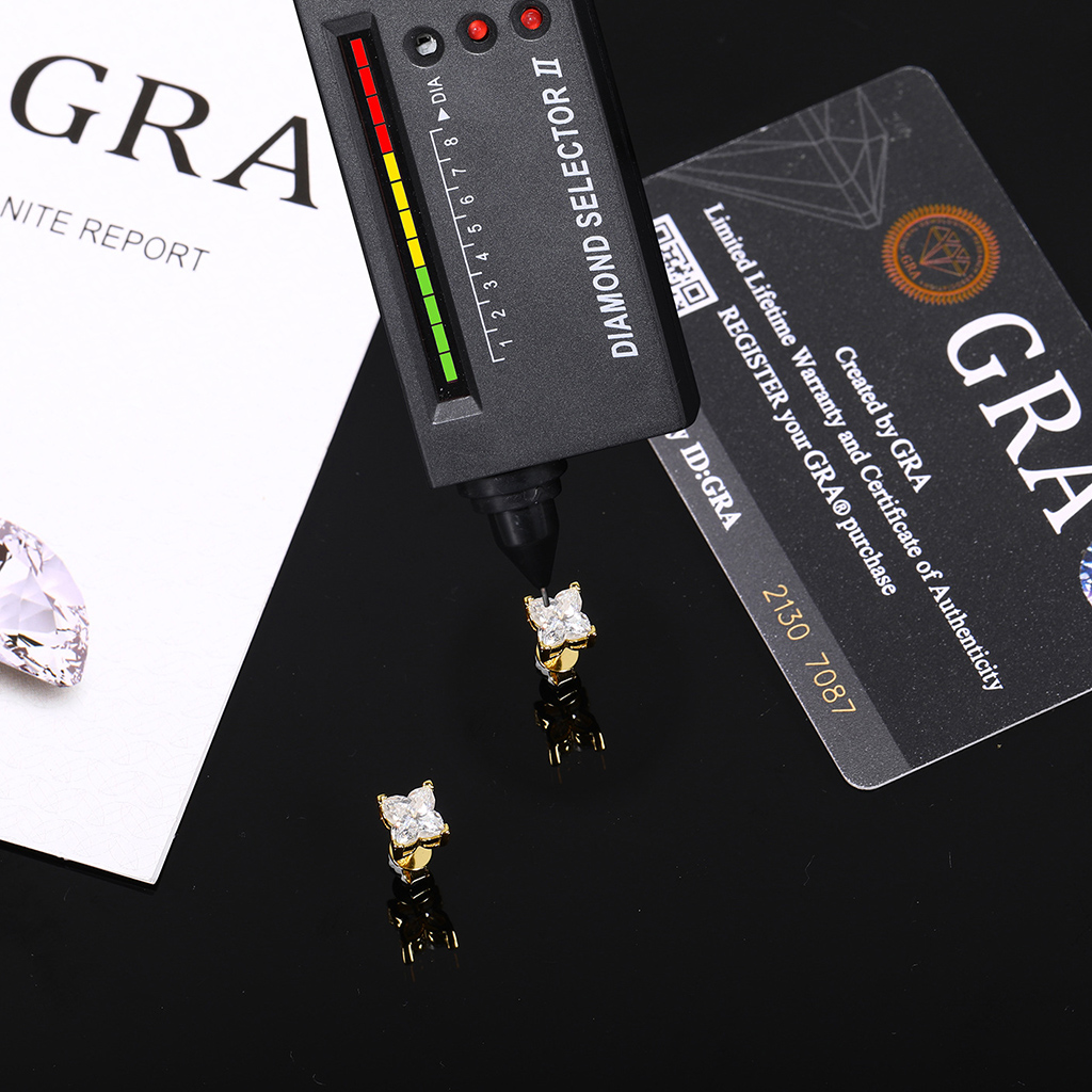 925S & VVS Moissanite Princess-Cut Four-Leaf Clover Earrings