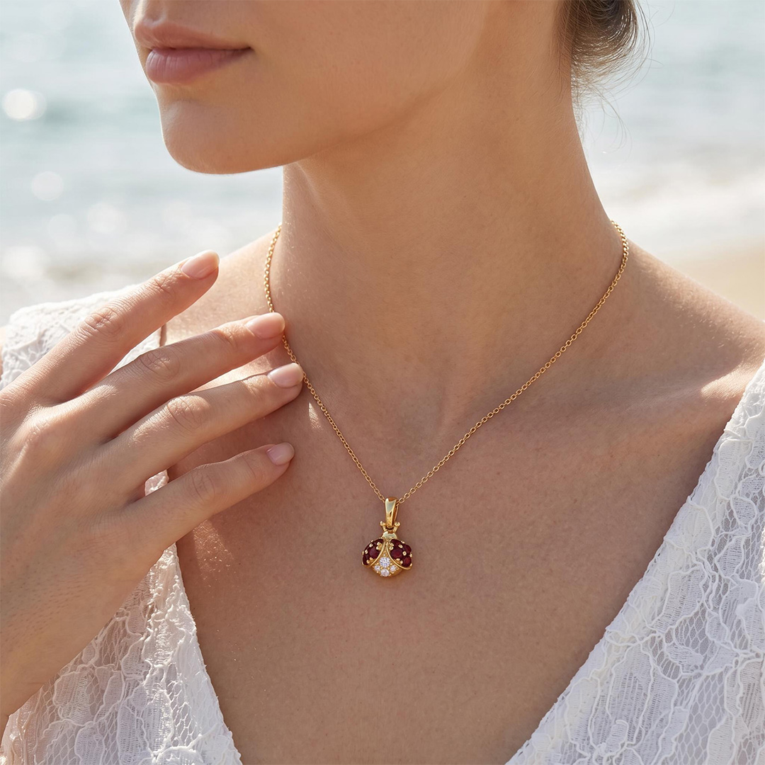 0.7 ct.tw. Ladybug-shaped Garnet Round Cut Pendant Necklace