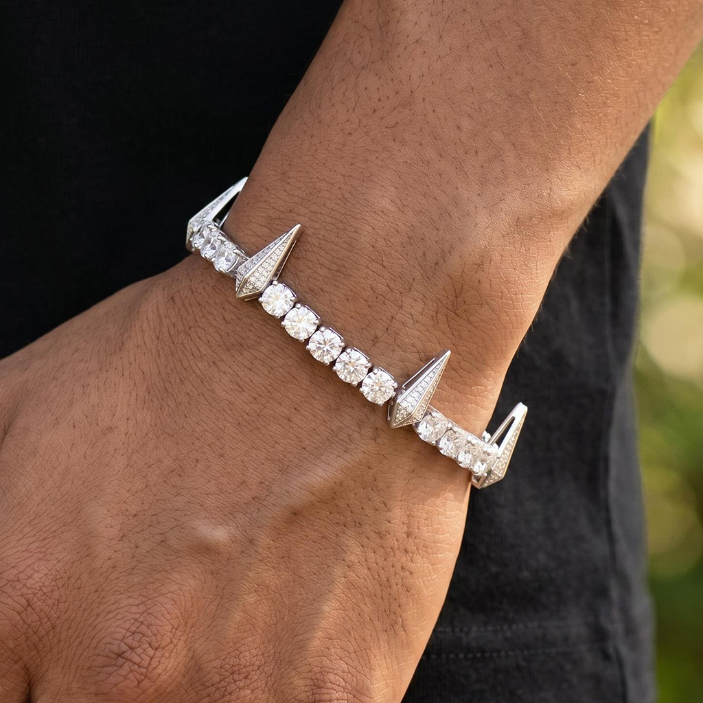 925 Silver & VVS1 Moissanite Fight Tooth and Claw Tennis Bracelet 925 Silver & VVS1 Moissanite Fight Tooth and Claw Tennis Bracelet