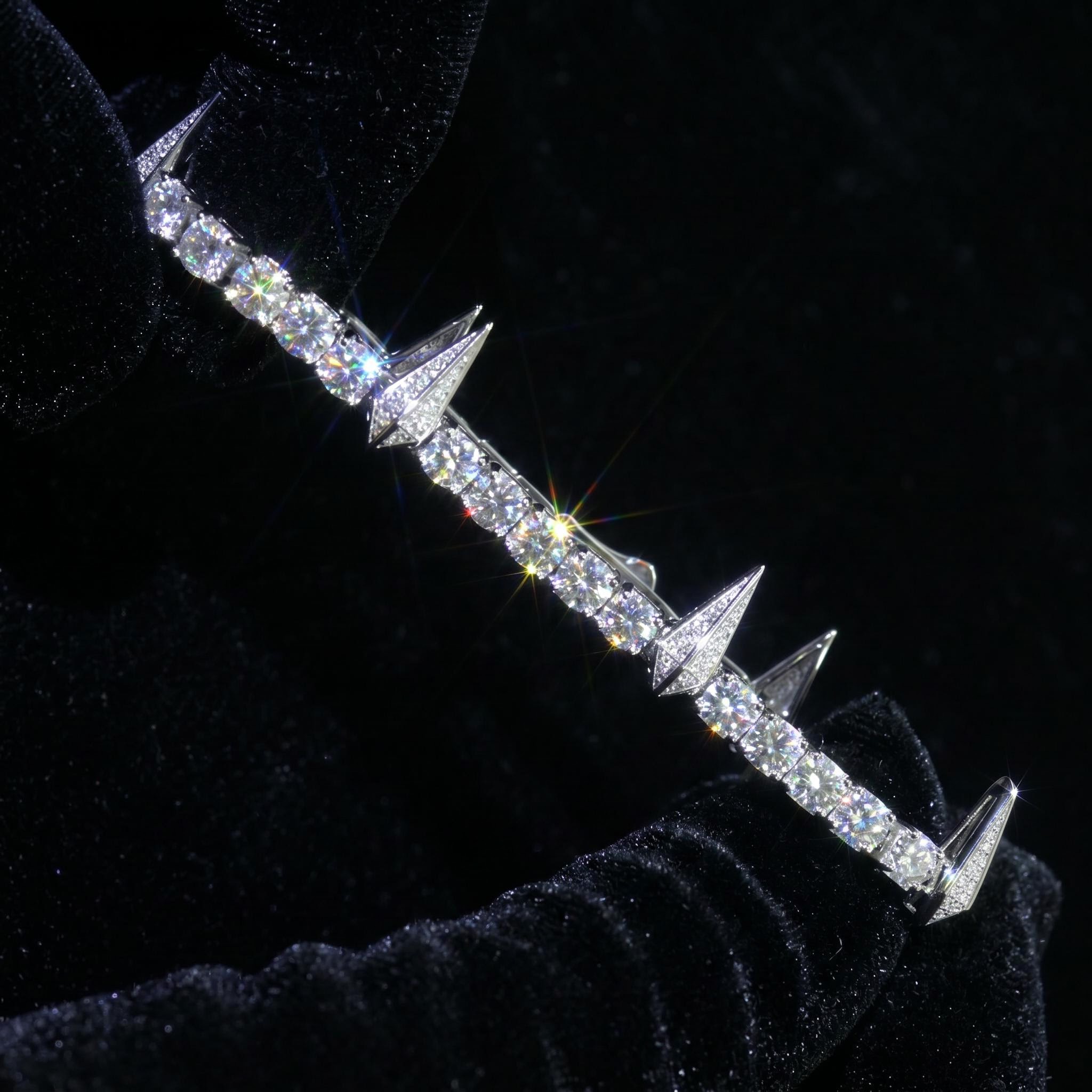925 Silver & VVS1 Moissanite Fight Tooth and Claw Tennis Bracelet 925 Silver & VVS1 Moissanite Fight Tooth and Claw Tennis Bracelet