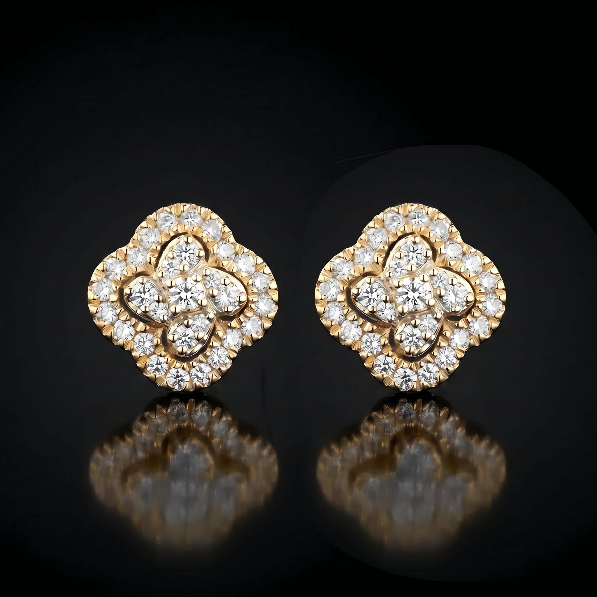 925 Silver & VVS1 Moissanite Four-leaf Clover Stud Earrings 925 Silver & VVS1 Moissanite Four-leaf Clover Stud Earrings