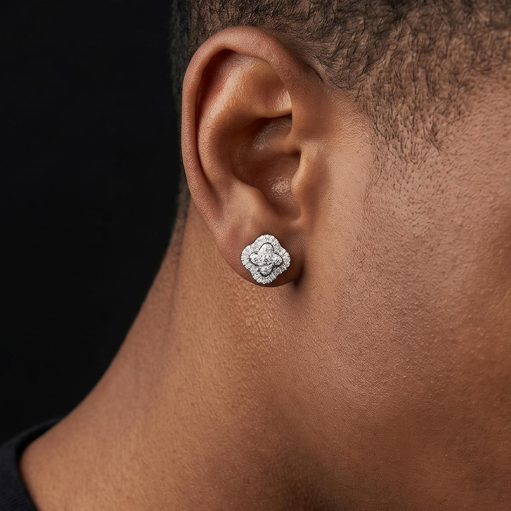 925 Silver & VVS1 Moissanite Four-leaf Clover Stud Earrings 925 Silver & VVS1 Moissanite Four-leaf Clover Stud Earrings