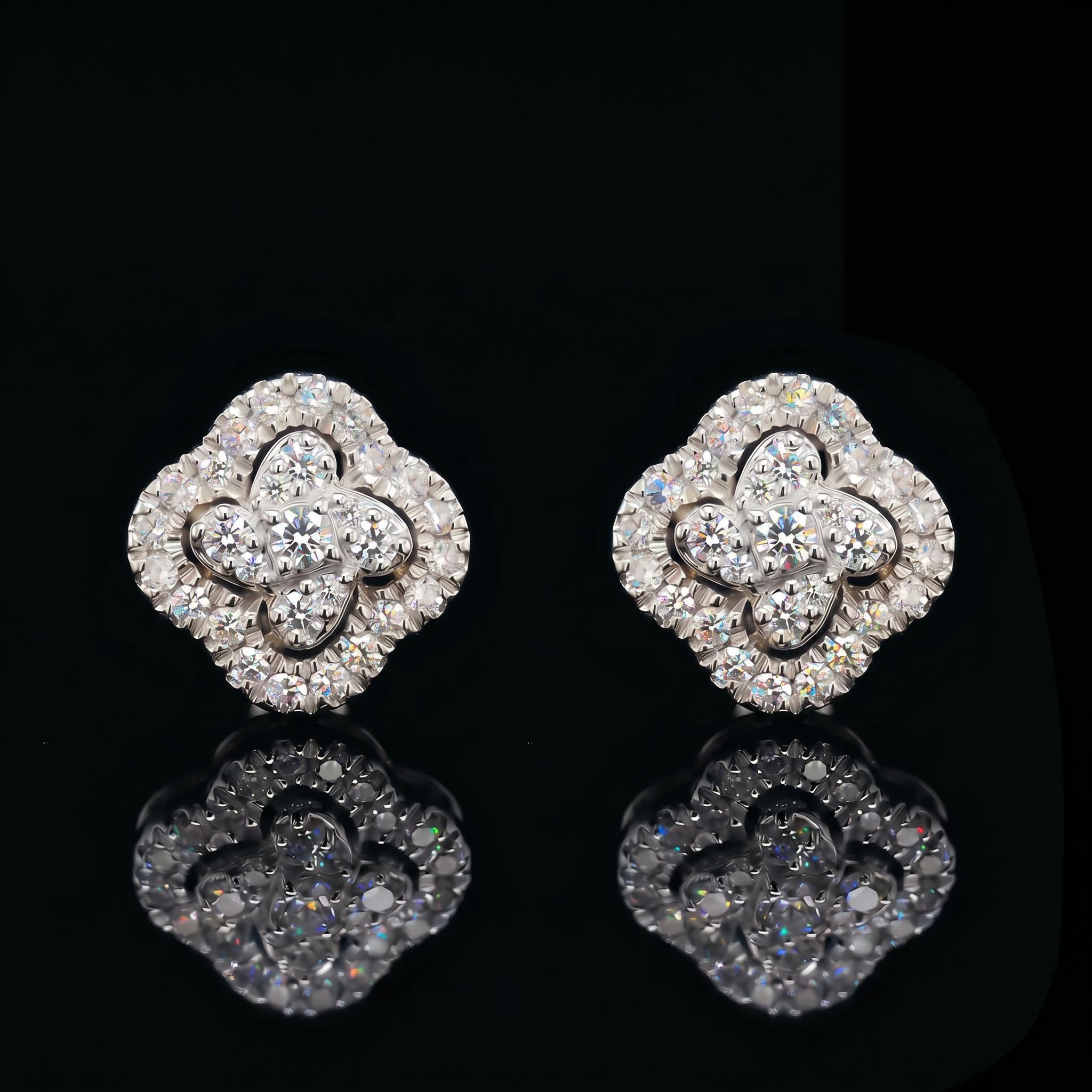 925 Silver & VVS1 Moissanite Four-leaf Clover Stud Earrings 925 Silver & VVS1 Moissanite Four-leaf Clover Stud Earrings