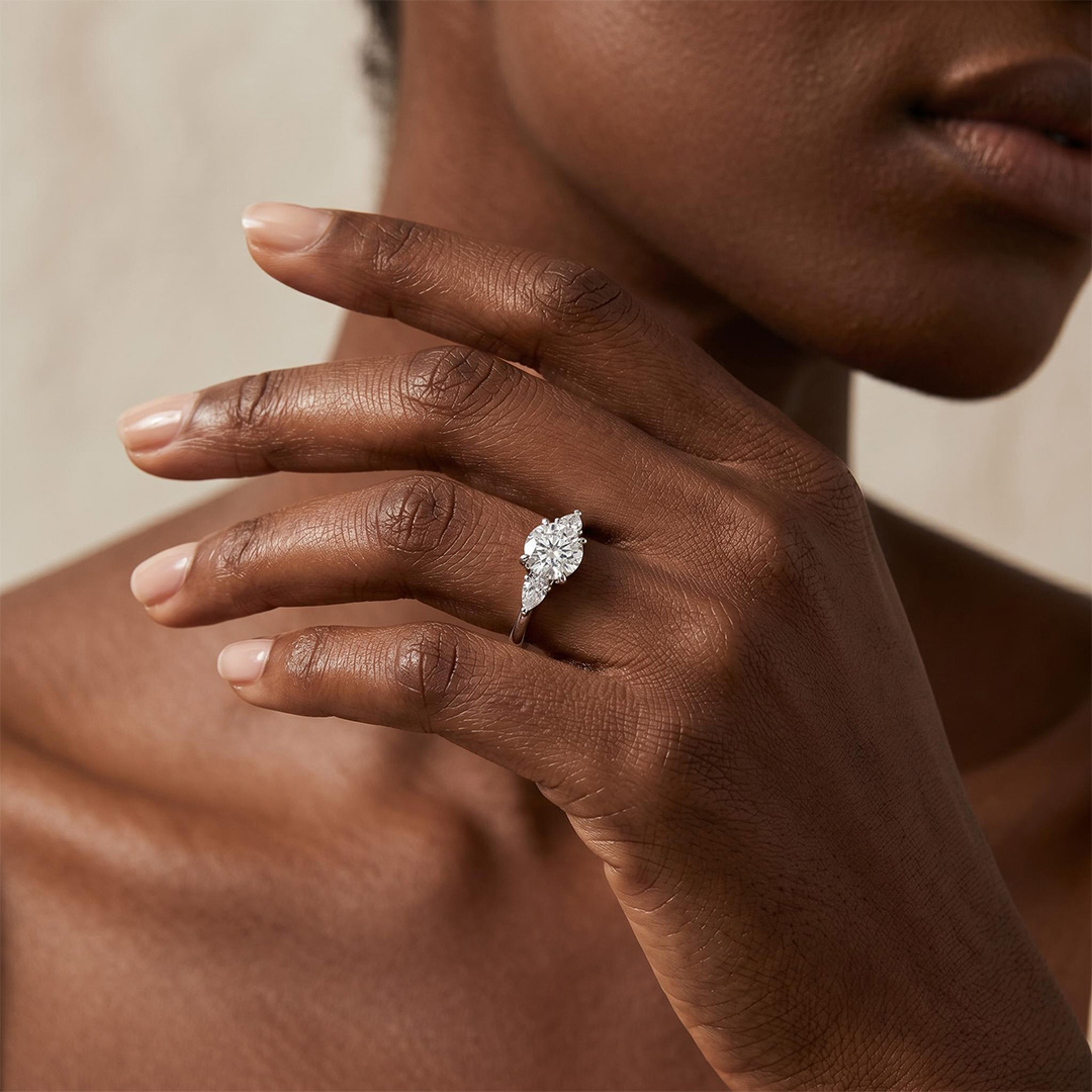 0.75Ct/1.0Ct Elegant Three-Stone Round with Pear Cut Lab Grown Diamond Engagement Ring