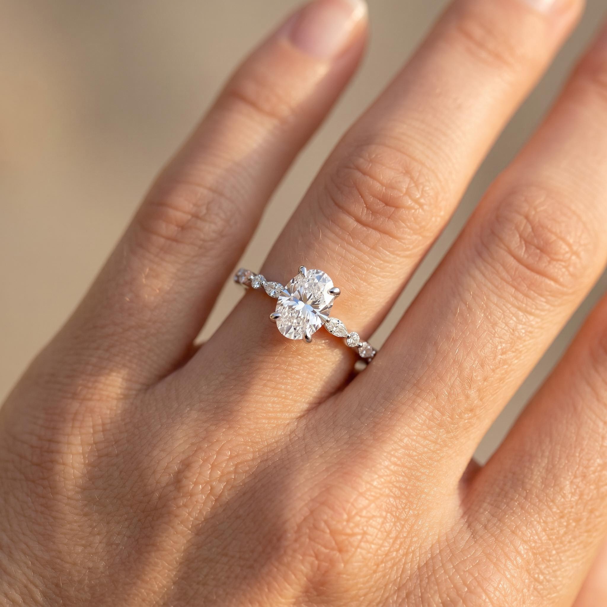 1.0Ct/1.5Ct Oval-Cut Lab Grown Diamond Delicate Side Marquise Cut Engagement Ring