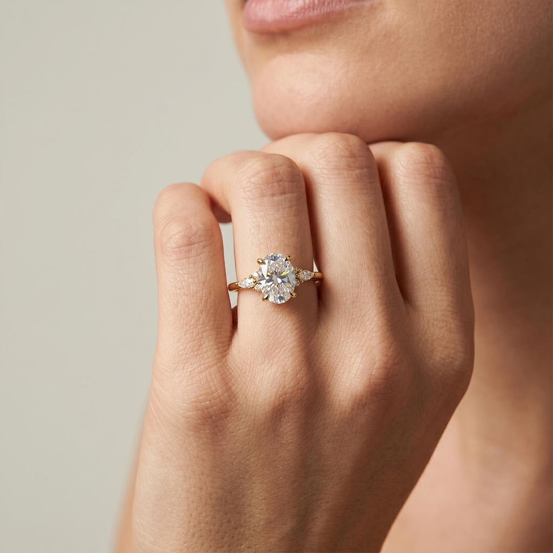 1Ct/1.5Ct Oval Cut Lab Grown Diamond Accent Cluster Engagement Ring 1Ct/1.5Ct Oval Cut Lab Grown Diamond Accent Cluster Engagement Ring