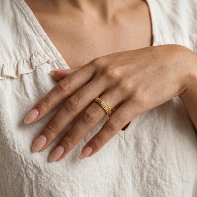 0.02 ct.tw. Vintage Floral Engraved Milgrain Band Ring