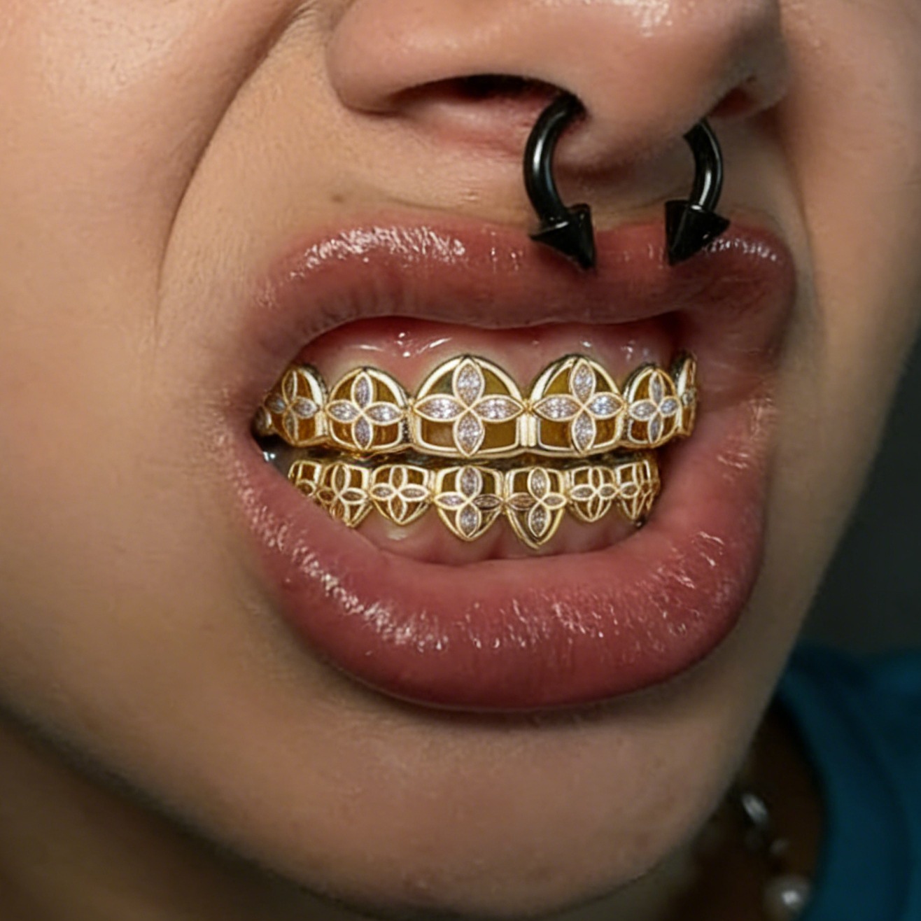Pre-made Iced Out Four-leaf Clover Grillz Set