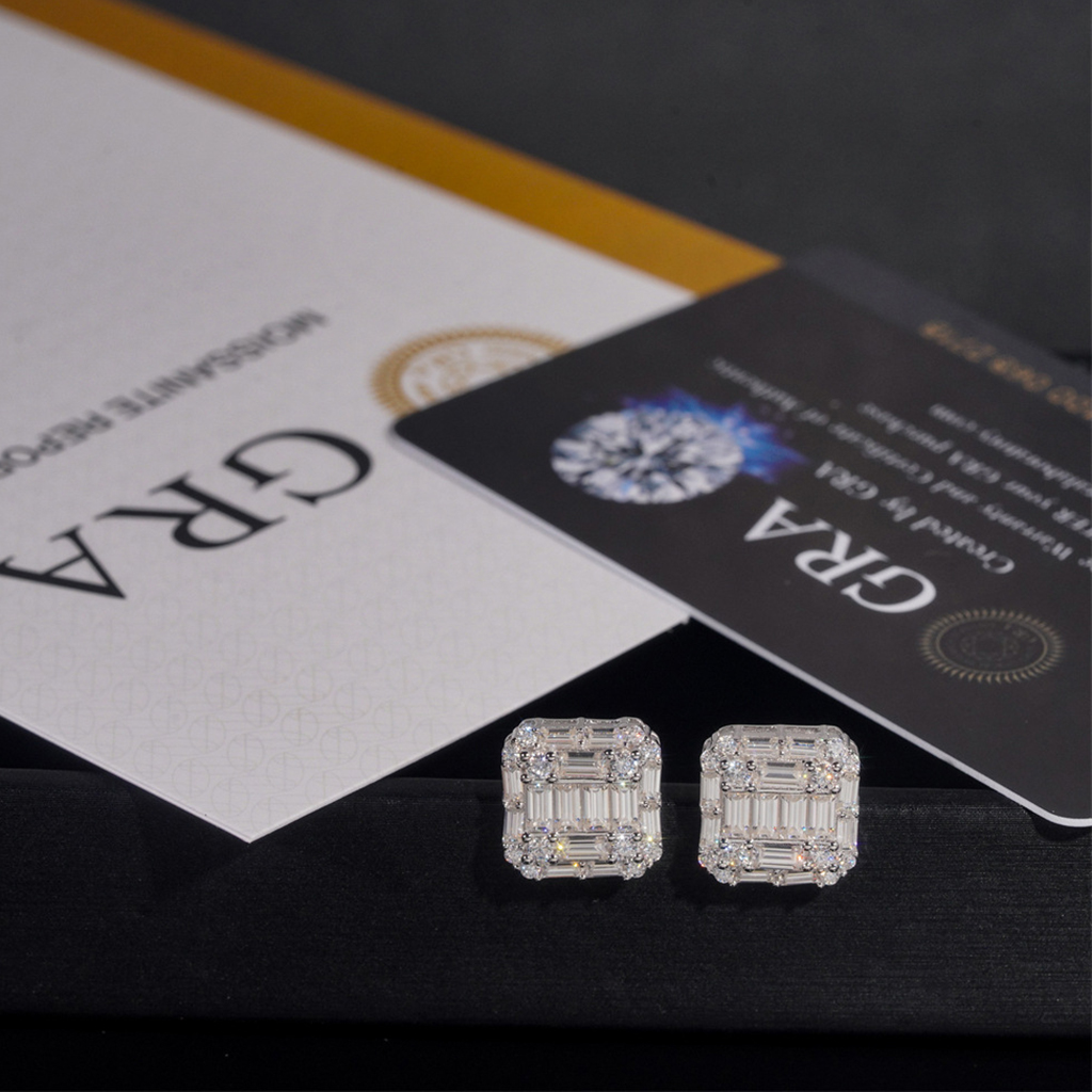 925 Silver & VVS1 Moissanite Square Baguette Cut Stud Earrings 925 Silver & VVS1 Moissanite Square Baguette Cut Stud Earrings