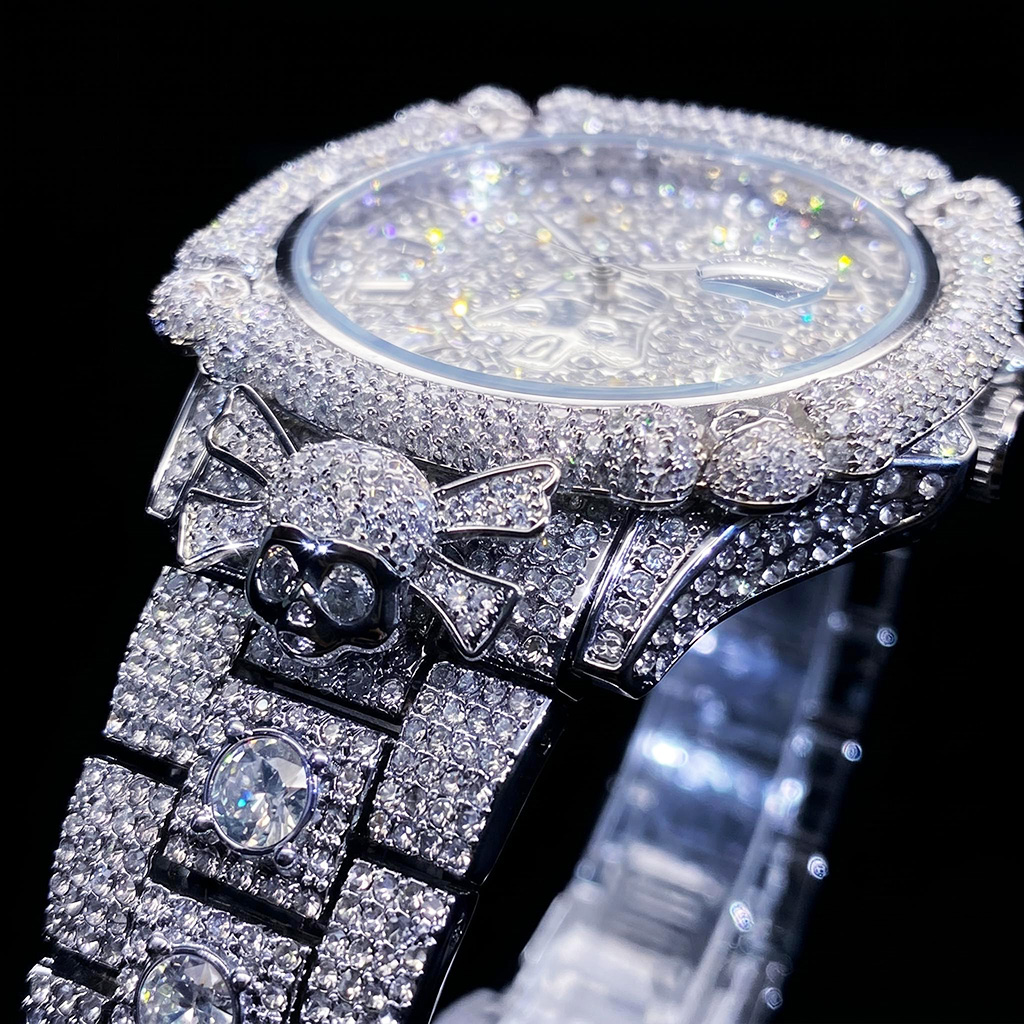 Iced Out Skull Dail Men's Watch in White Gold