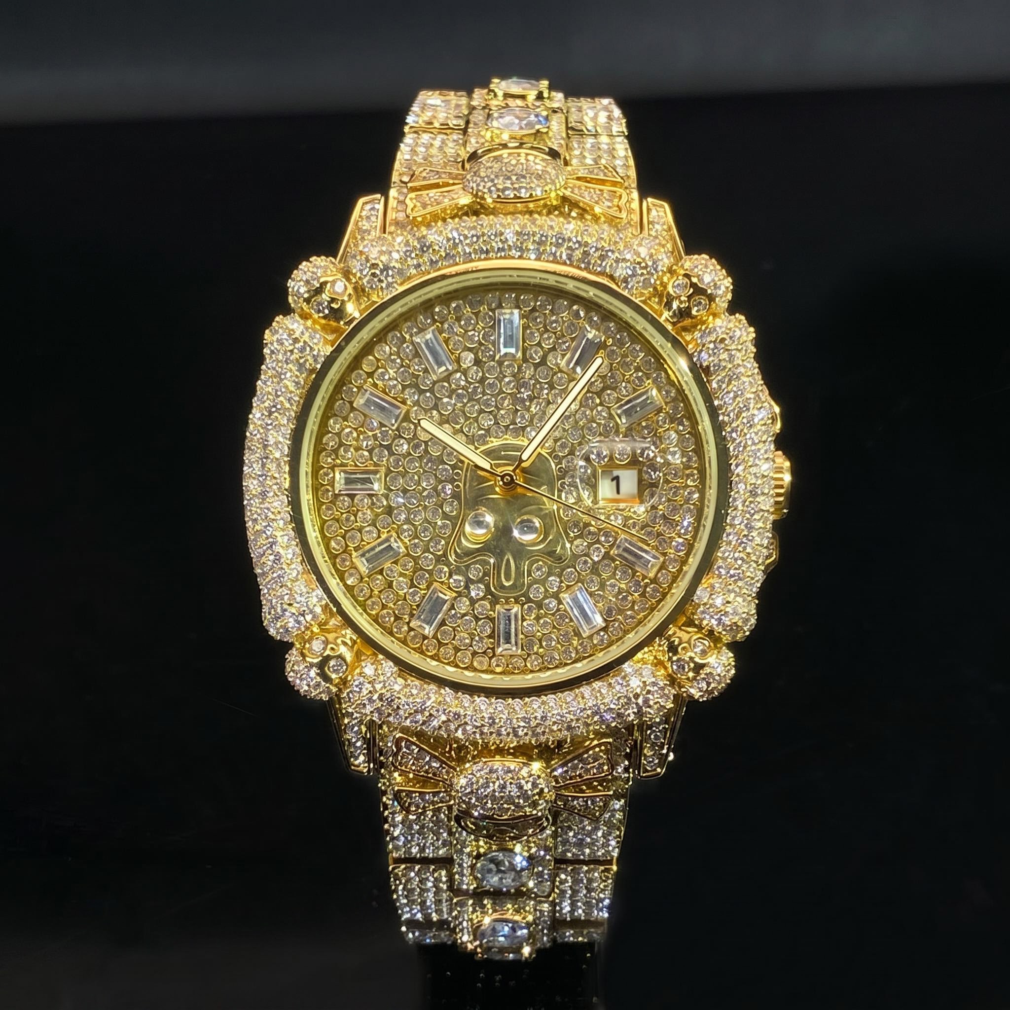 Iced Out Skull Dail Men's Watch in Gold Iced Out Skull Dail Men's Watch in Gold