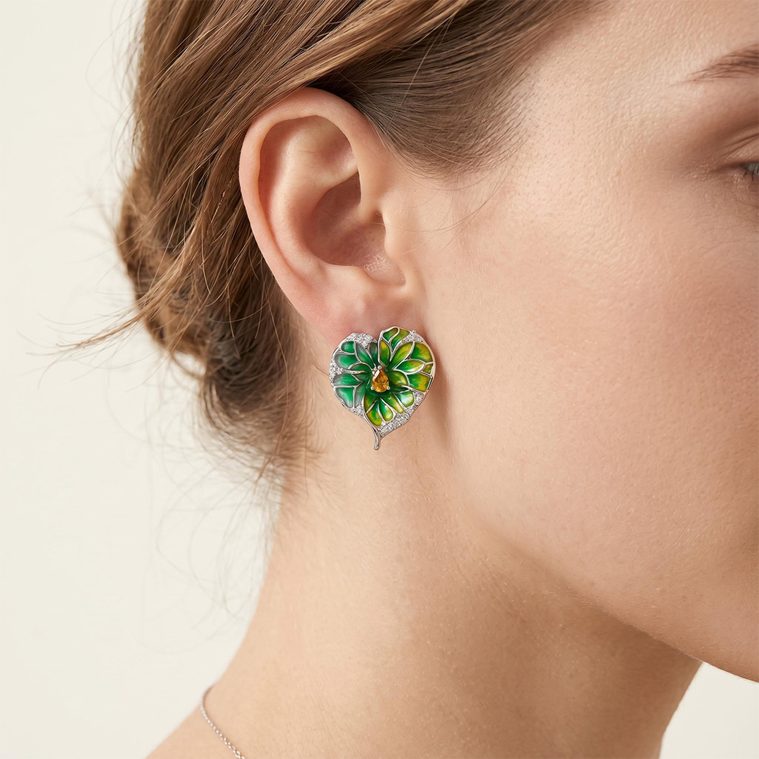Helloice Enamel Nature Glaze Green Heart Stud Earrings Helloice Enamel Nature Glaze Green Heart Stud Earrings