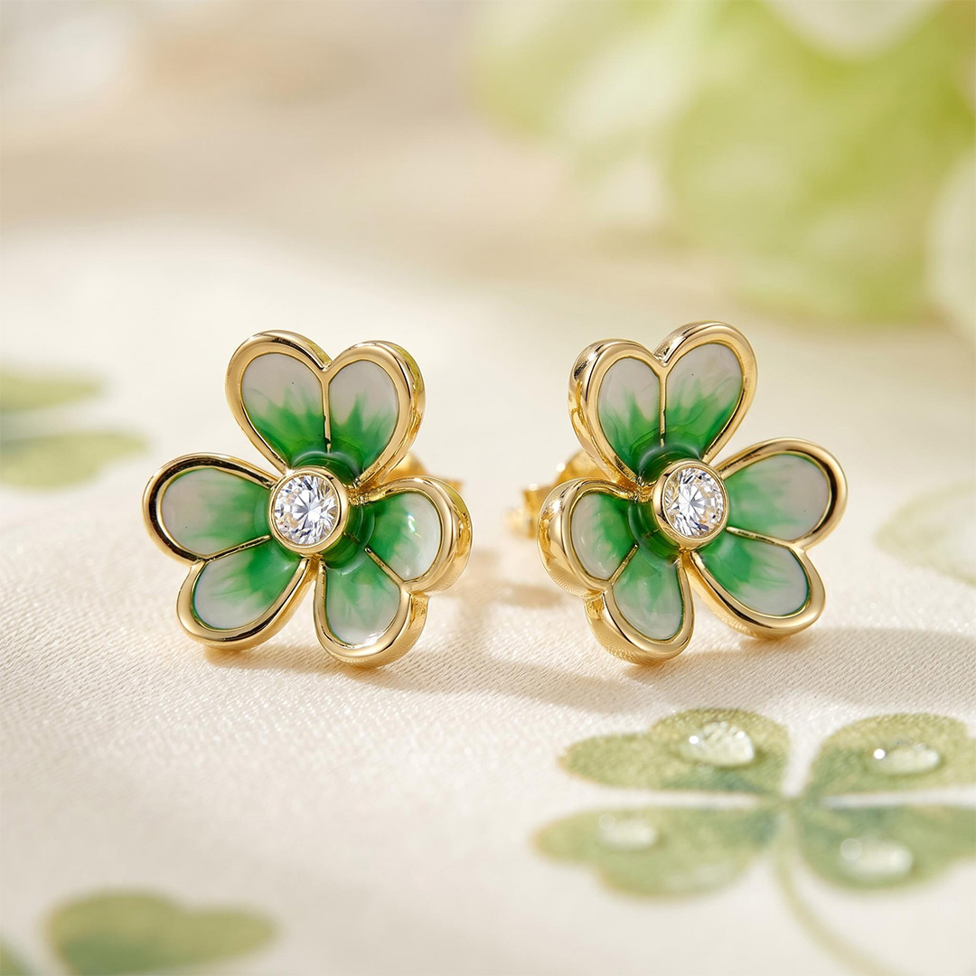 Helloice Enamel Nature Glaze Green Clover Stud Earrings Helloice Enamel Nature Glaze Green Clover Stud Earrings