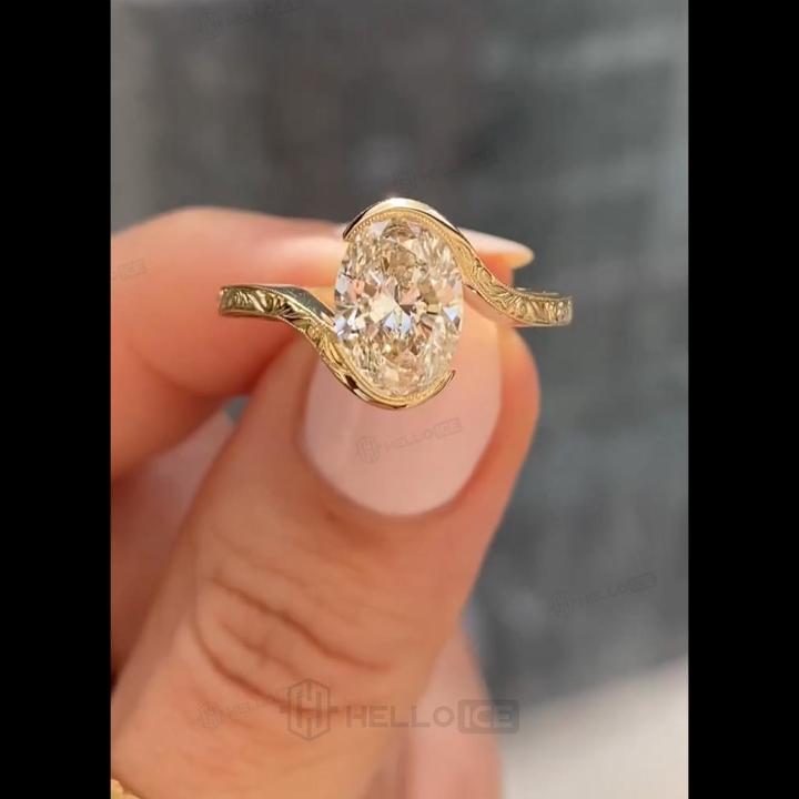 5 ct.tw. Vintage Engraved Oval Bypass Solitaire Ring 5 ct.tw. Vintage Engraved Oval Bypass Solitaire Ring
