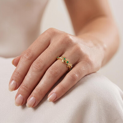 0.4 ct.tw. Nature-inspired Green Gemstone Vine Leaf Band Ring