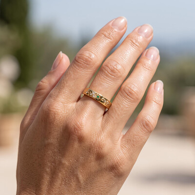 0.28 ct.tw. Delicate Floral Engraved Round Stone Inlaid Band Ring