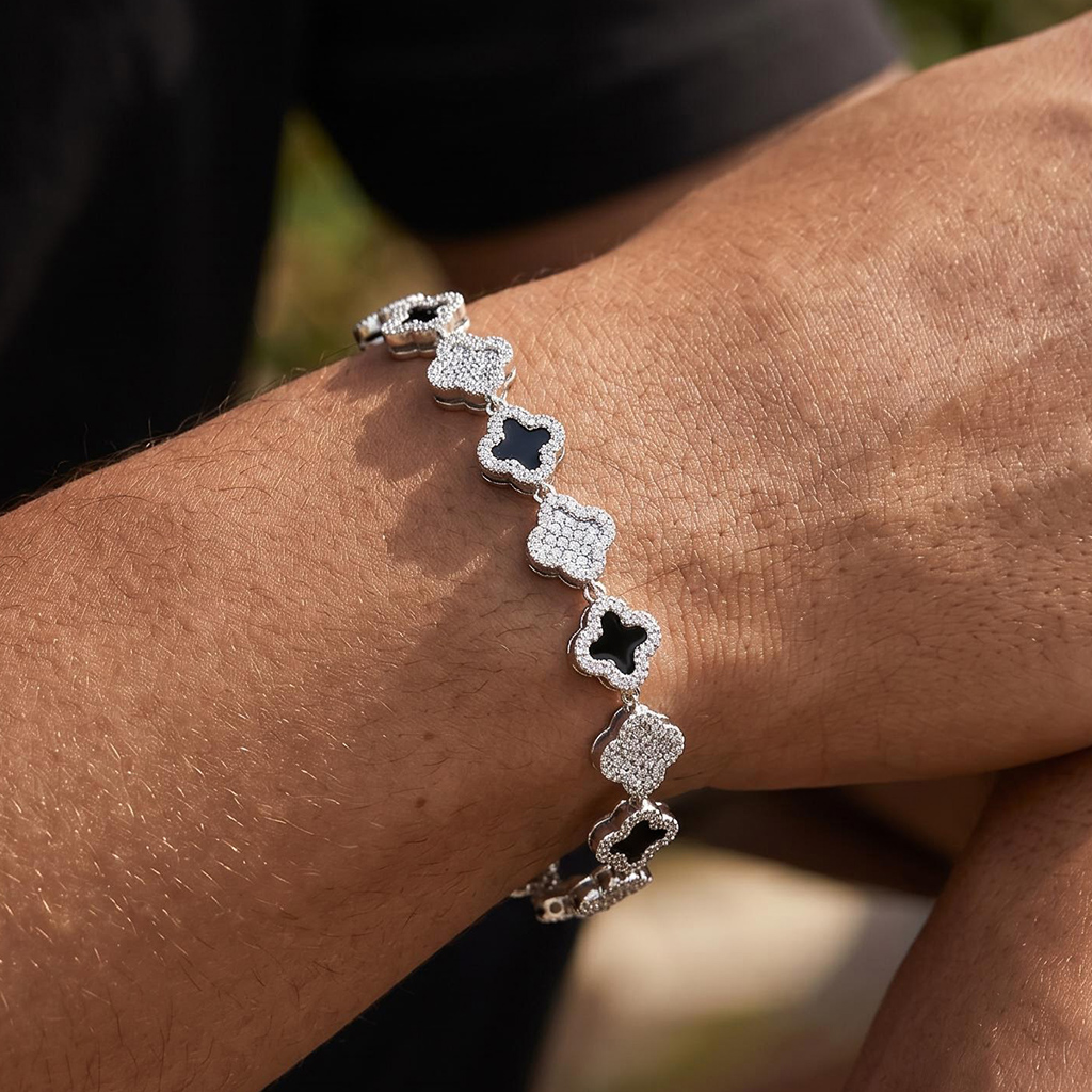 Iced Out 8.5mm Four-leaf Clover Bracelet Iced Out 8.5mm Four-leaf Clover Bracelet