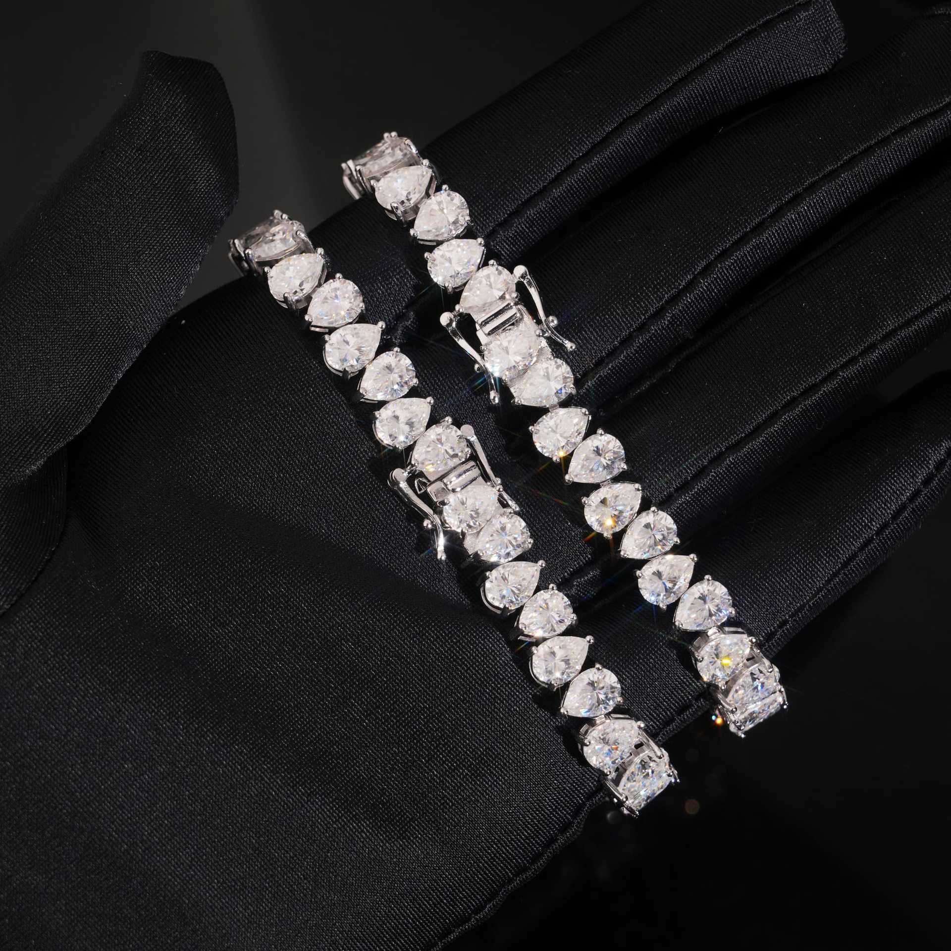 925 Silver & VVS1 Moissanite Pear-Cut Tennis Bracelet 925 Silver & VVS1 Moissanite Pear-Cut Tennis Bracelet