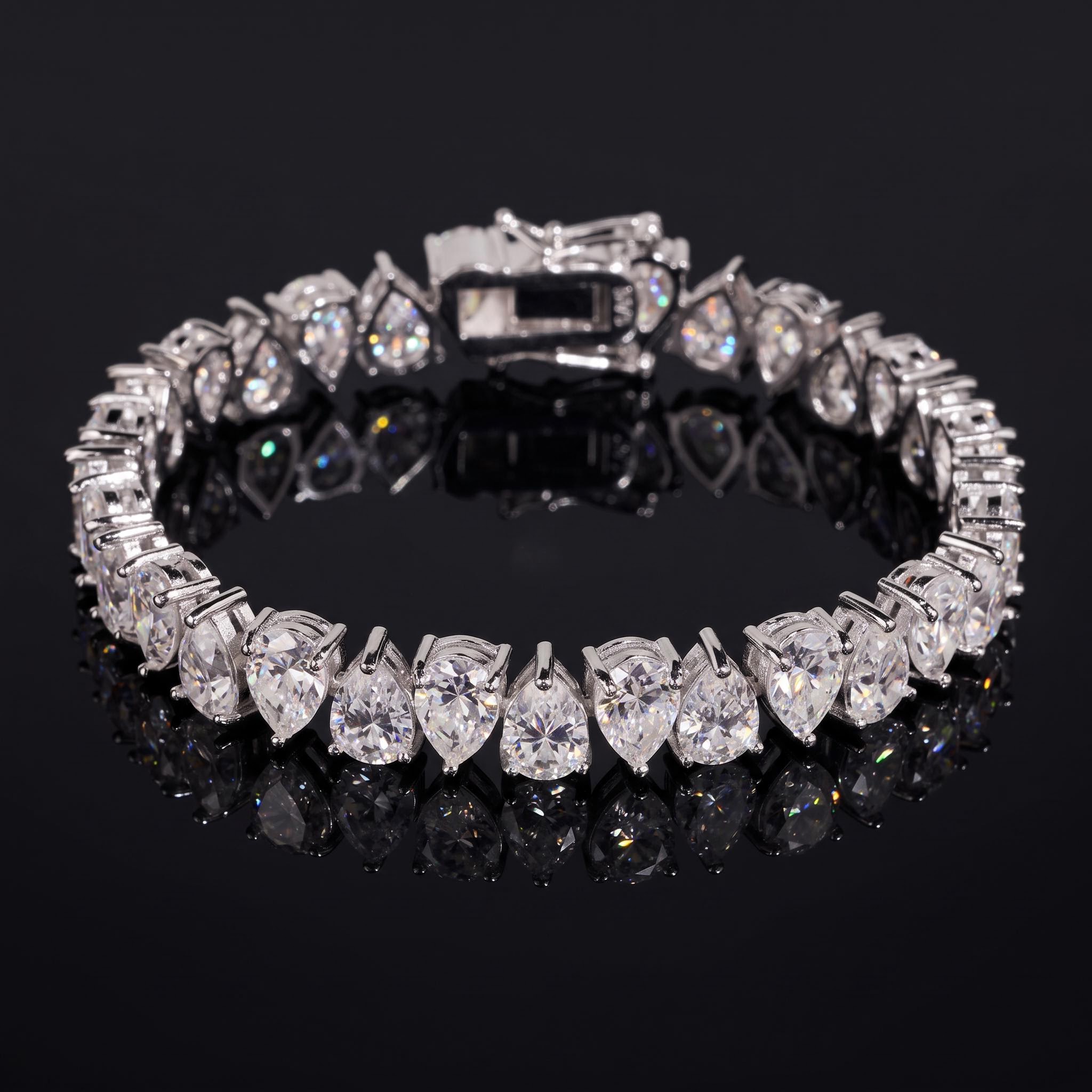 925 Silver & VVS1 Moissanite Pear-Cut Tennis Bracelet 925 Silver & VVS1 Moissanite Pear-Cut Tennis Bracelet