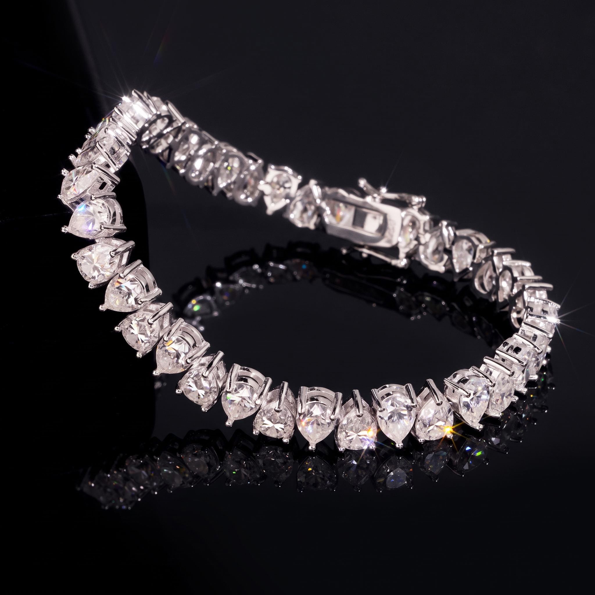 925 Silver & VVS1 Moissanite Pear-Cut Tennis Bracelet 925 Silver & VVS1 Moissanite Pear-Cut Tennis Bracelet