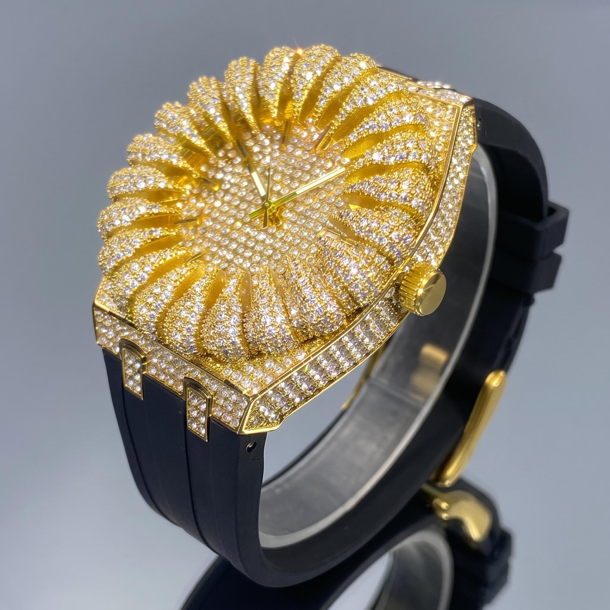 Iced Out Claw Bezel Wath in Gold