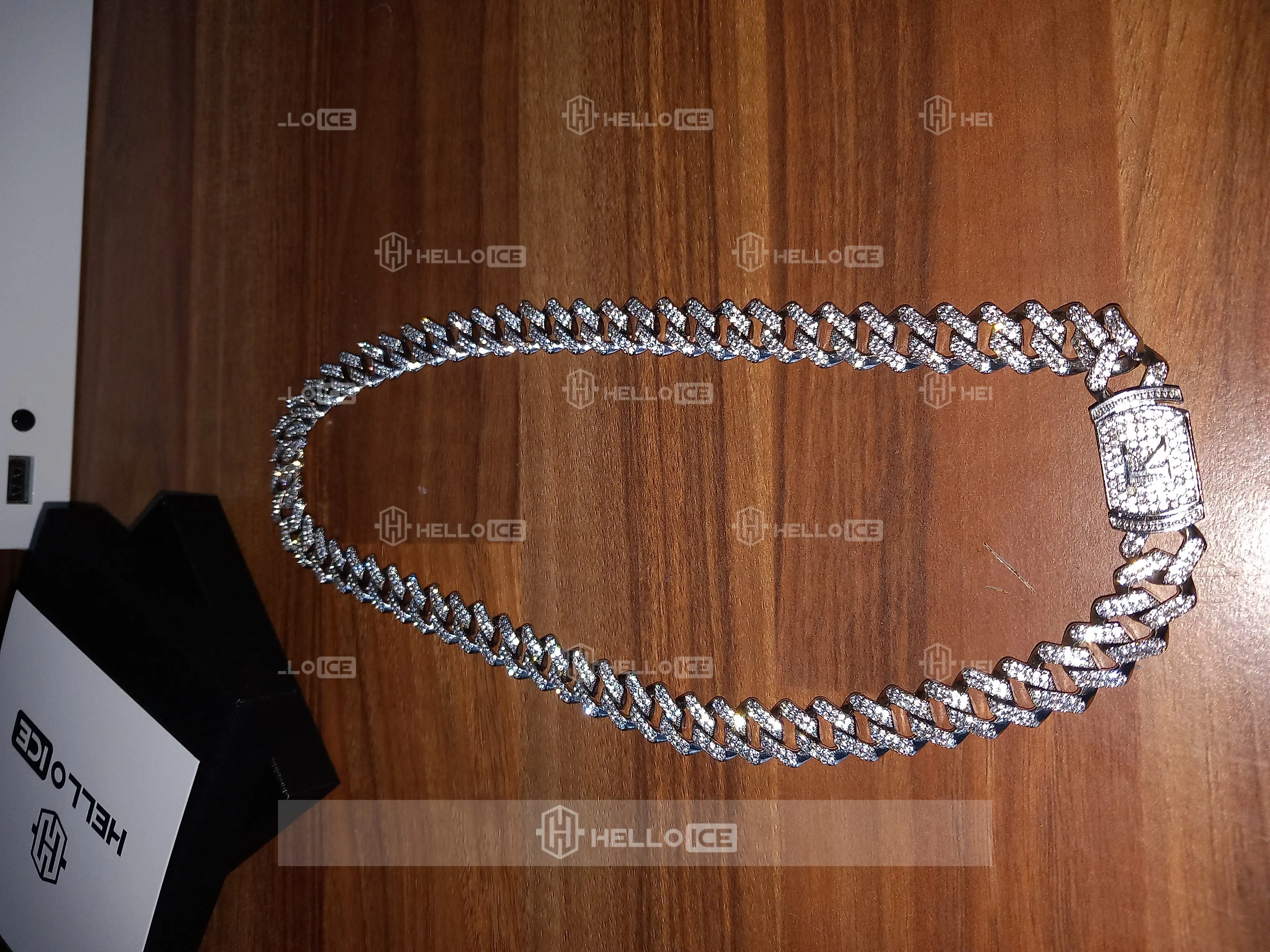 Helloice Review Image