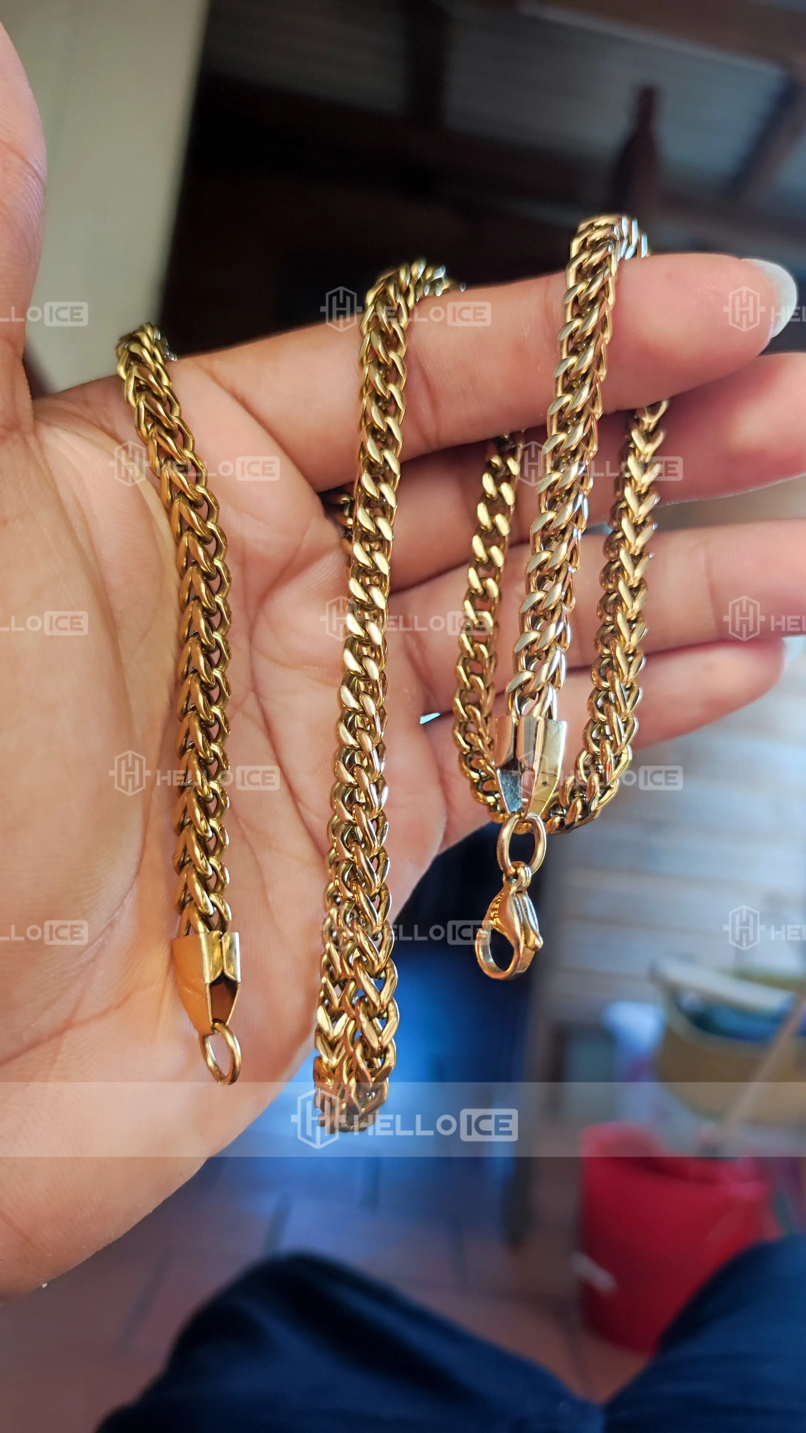 Helloice Review Image