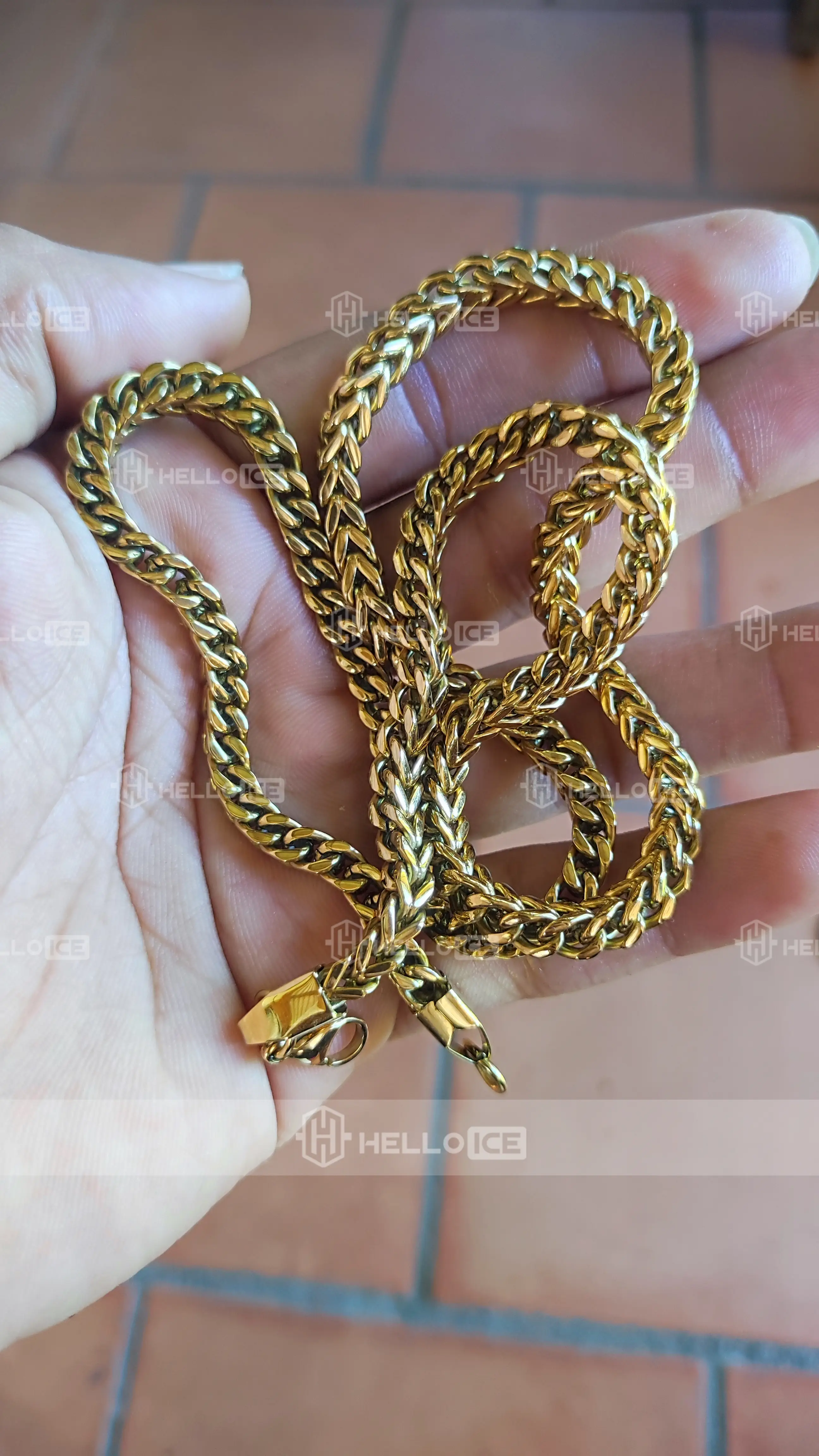 Helloice Review Image