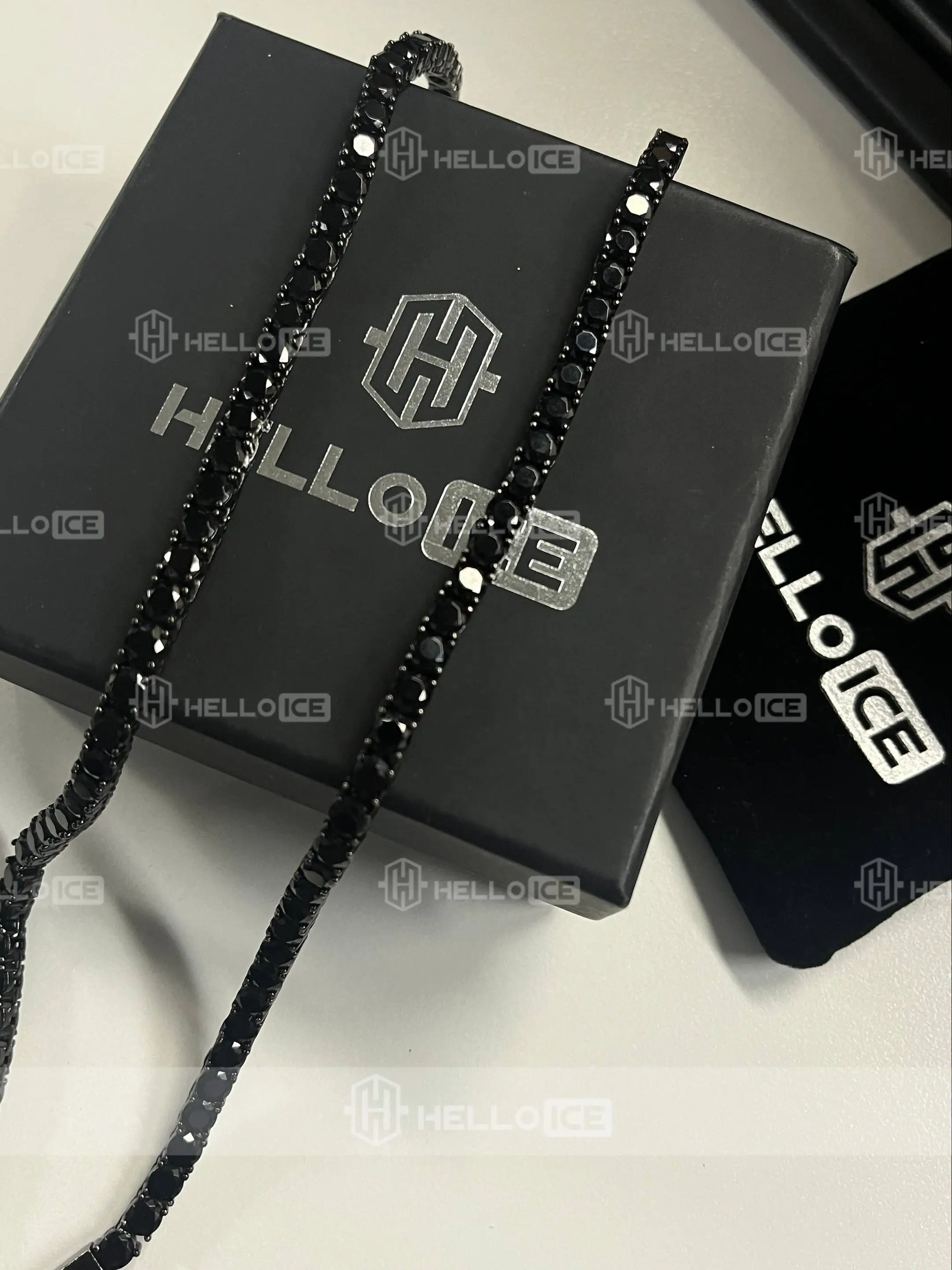Helloice Review Image