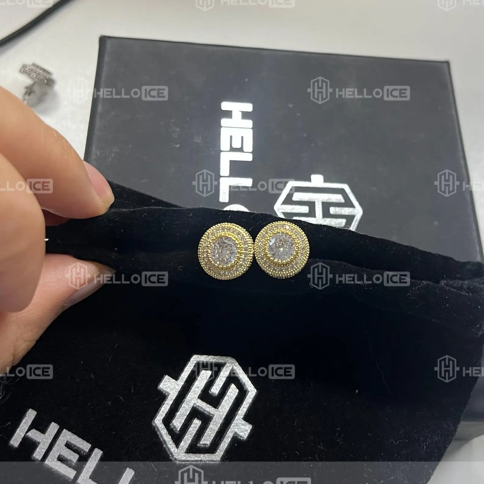 Helloice Review Image